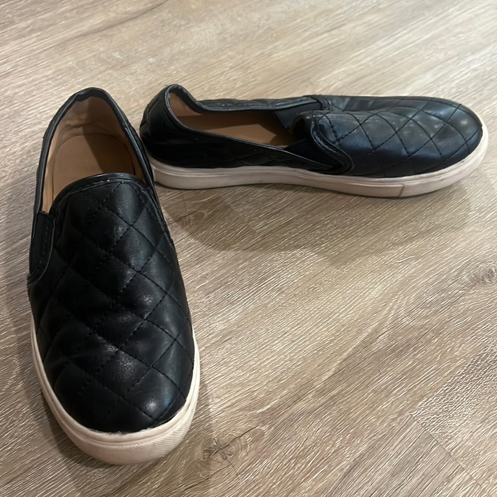 Quilted faux leather slide on shoes 6.5 accepting offers